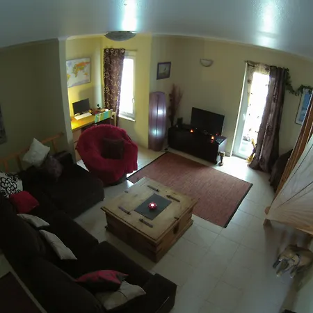 Surf 1 بيت ضيافة 2*